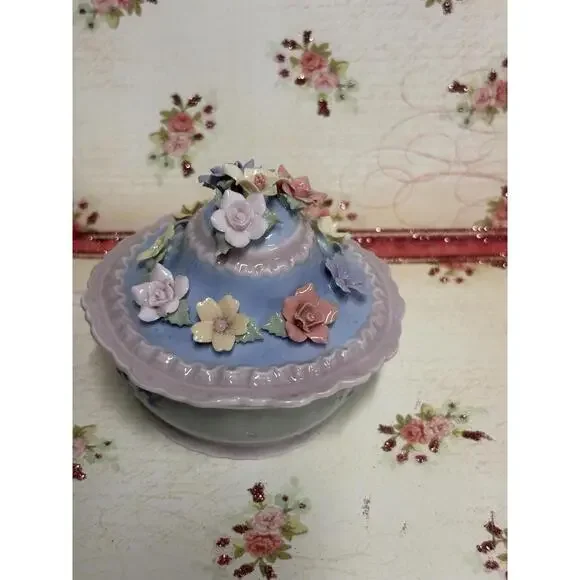 VTG Musical Porcelain Jewelry Trinket Box with Applied Flowers Design - Picture 6 of 7